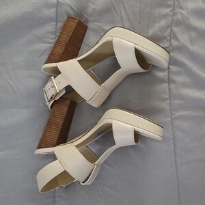 MK t-strap beige stack heal sandles brand new